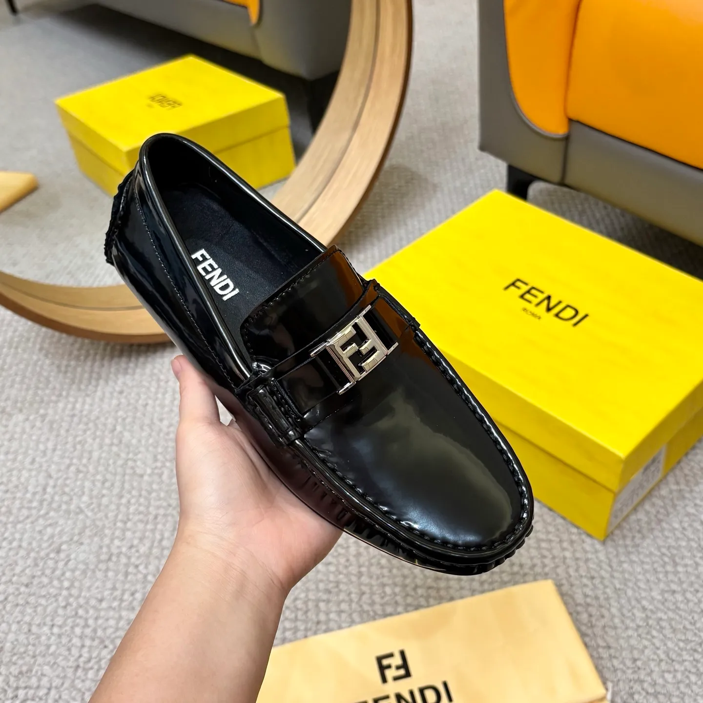 Men's shoes 💰420 [FENDI Fendi] 2⃣️0⃣️2⃣️5️⃣New Milan men's fashion lazy catwalk style ✅ fashionable casual beanie shoes, imported calfskin fabric, super smooth texture, sweat-absorbent and breathable, (sheepskin lining). Metal LOGO on the shoe body, Medusa avatar, irregular avatar, high-end craftsmanship logo✅ French Loft set foot design style 👟Low-key and elegant, great on-foot effect... Men's shoe size: 38-46 (4-12)